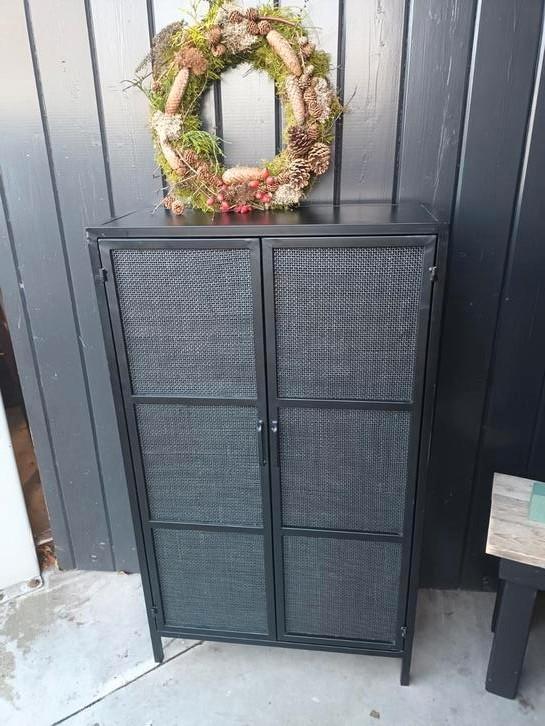 Leuke metalen kast rotan deuren 3 planken, Huis en Inrichting, Kasten | Overige, Gebruikt, Ophalen