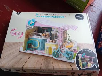 Miniature ice cream parlour beschikbaar voor biedingen