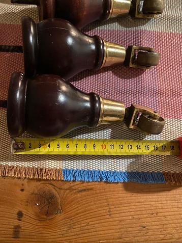 meubelpoten met messing wieltjes (chesterfield) beschikbaar voor biedingen