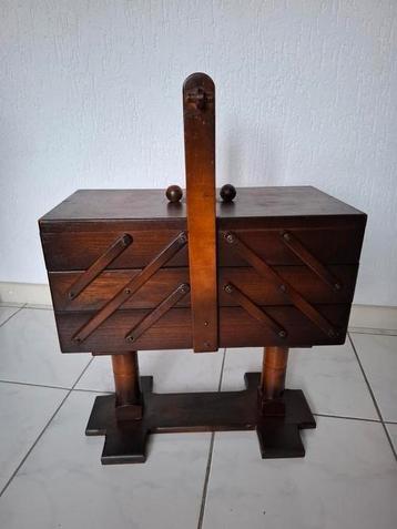 Leuke oude antieke houten naaidoos  beschikbaar voor biedingen