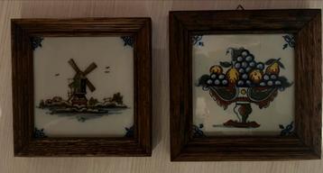 2 Tichelaar Makkum Tegels in Houten Lijst beschikbaar voor biedingen