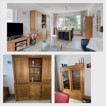 Inboedel bank kast vitrinekast eettafel en stoelen beschikbaar voor biedingen