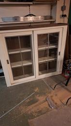 Gratis af te halen: Bovenkast met schappen en deuren., Ophalen, Gebruikt
