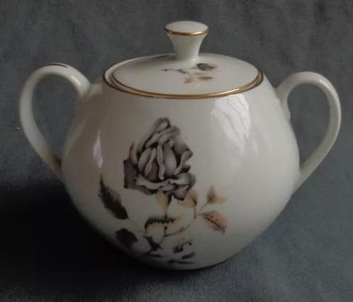 TK THUN CZECHOSLOVAKIA suikerpot H11xO11cm ROSES sugar bowl, Huis en Inrichting, Keuken | Servies, Zo goed als nieuw, Overige stijlen