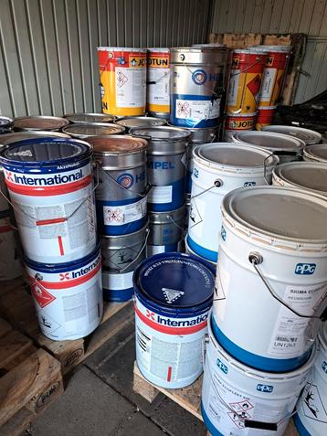 Antifouling, primers, lak rood zwart blauw verse beschikbaar voor biedingen