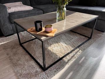 Moderne Salontafel Vierkant beschikbaar voor biedingen