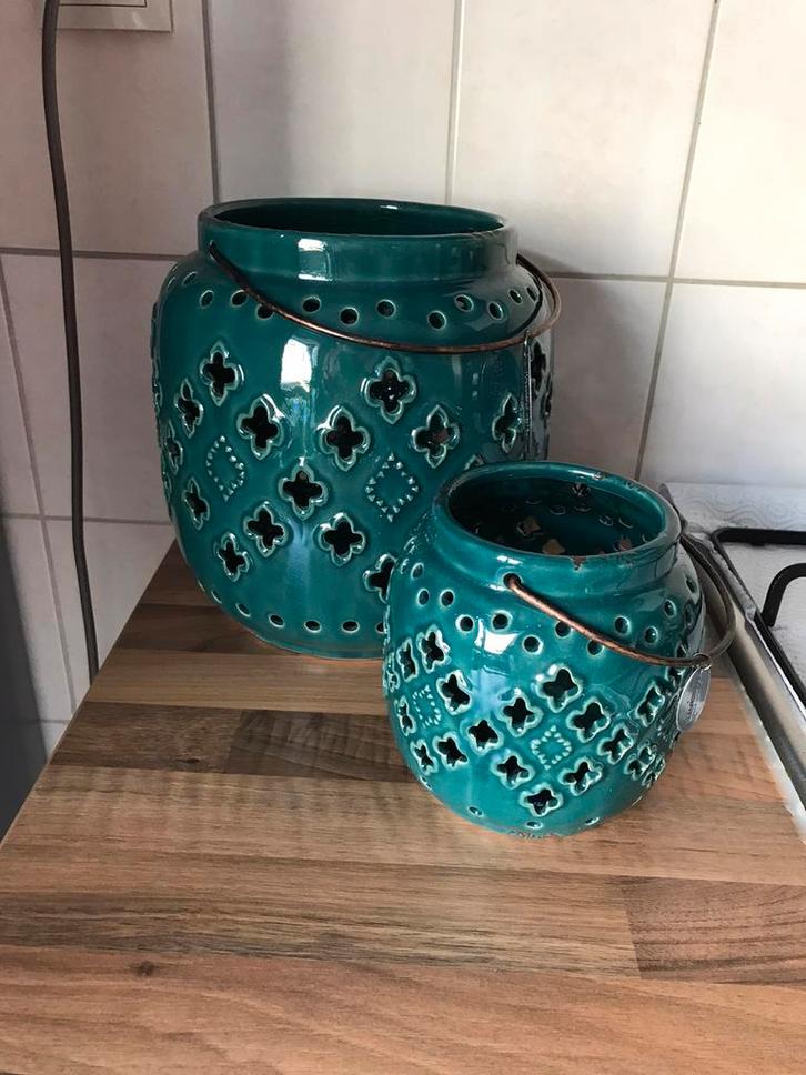 Riverdale smaragd groen aardewerk windlicht hurricane, Huis en Inrichting, Woonaccessoires | Kandelaars en Kaarsen, Zo goed als nieuw