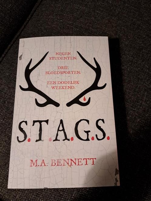 S.T.A.G.S. van M.A. Bennet, Boeken, Kinderboeken | Jeugd | 13 jaar en ouder, Zo goed als nieuw, Ophalen of Verzenden
