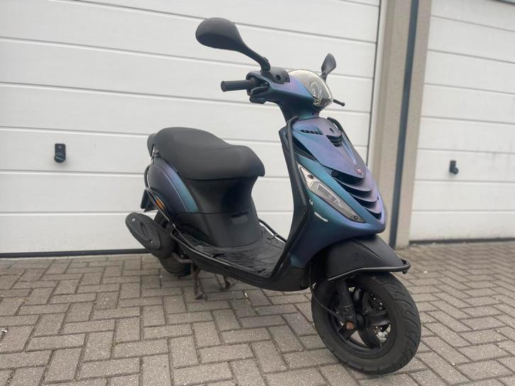 Piaggio zip, Fietsen en Brommers, Scooters | Piaggio, Zo goed als nieuw, Zip, Maximaal 45 km/u, Benzine, Ophalen of Verzenden
