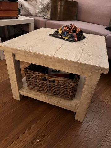 Bijzettafel Whitewash met Rotan Mand beschikbaar voor biedingen