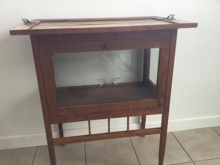 Antiek thee kastje jaren 30 40., Antiek en Kunst, Antiek | Meubels | Kasten, Ophalen of Verzenden