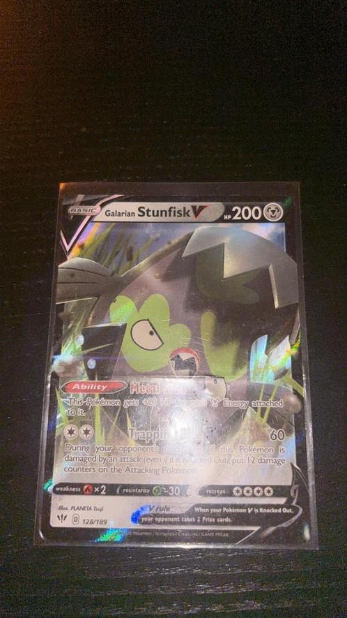 Stunfisk V 128/189 MINT, Hobby en Vrije tijd, Verzamelkaartspellen | Pokémon, Zo goed als nieuw, Foil, Ophalen of Verzenden