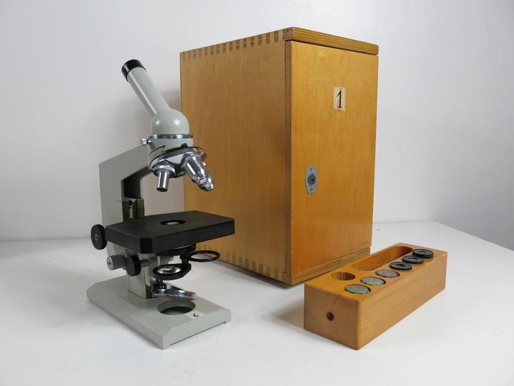 Sovjet Biologische Microscoop Worker BIOLAM R-11 LOMO, Audio, Tv en Foto, Optische apparatuur | Microscopen, Zo goed als nieuw