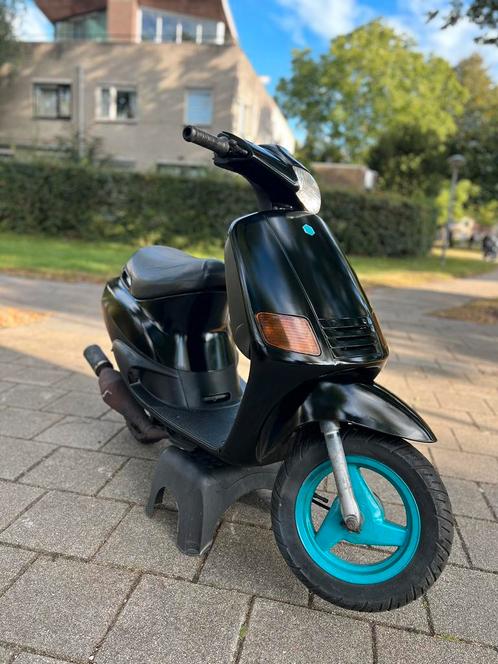 Puch zip 70cc, Fietsen en Brommers, Scooters | Piaggio, Zo goed als nieuw, Zip, Benzine, Ophalen