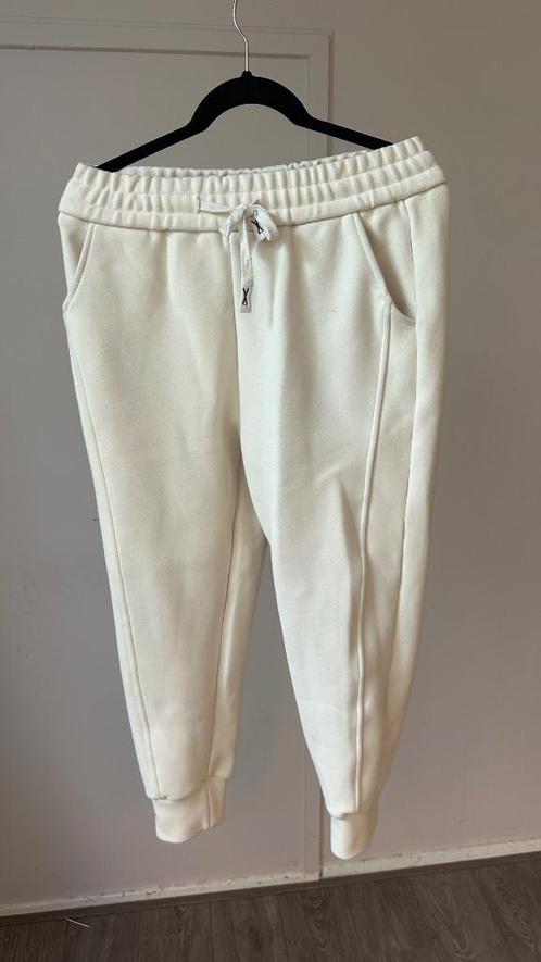 ALO Accolade Sweatpants - Maat S - Nieuwstaat, Kleding | Dames, Truien en Vesten, Nieuw, Maat 38/40 (M), Wit, Ophalen of Verzenden