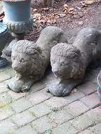 Twee antieke betonnen tuinbeelden van leeuwen, Tuin en Terras, Tuinbeelden, Ophalen