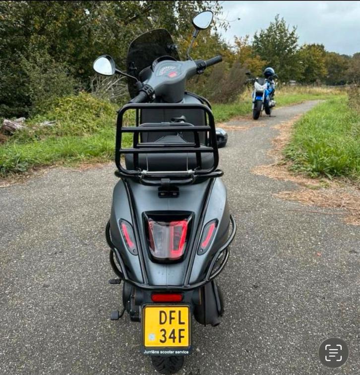 Vespa sprint 2015, Fietsen en Brommers, Scooters | Vespa, Gebruikt, Vespa S, Maximaal 45 km/u, Benzine, Ophalen