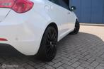 Alfa Romeo Giulietta 1.4 T Distinctive, Auto's, Alfa Romeo, 4 cilinders, Wit, Leder, 500 kg