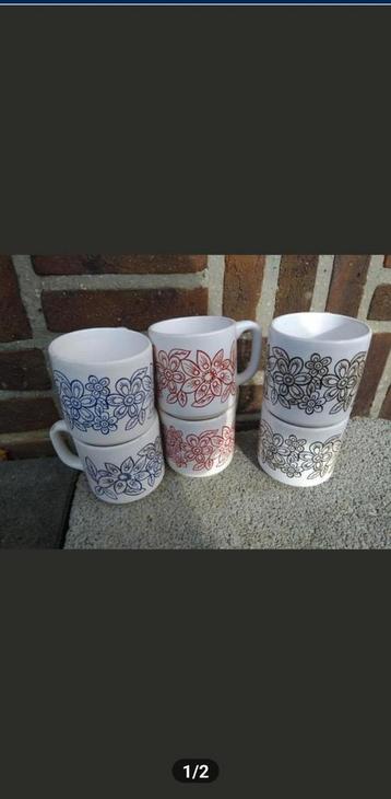 Jaren 70 mokken  beschikbaar voor biedingen