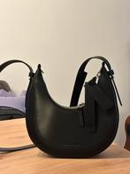 Charles & Keith Carey Crescent Hobo Bag - Zwart, Ophalen of Verzenden, Zo goed als nieuw, Zwart, Handtas