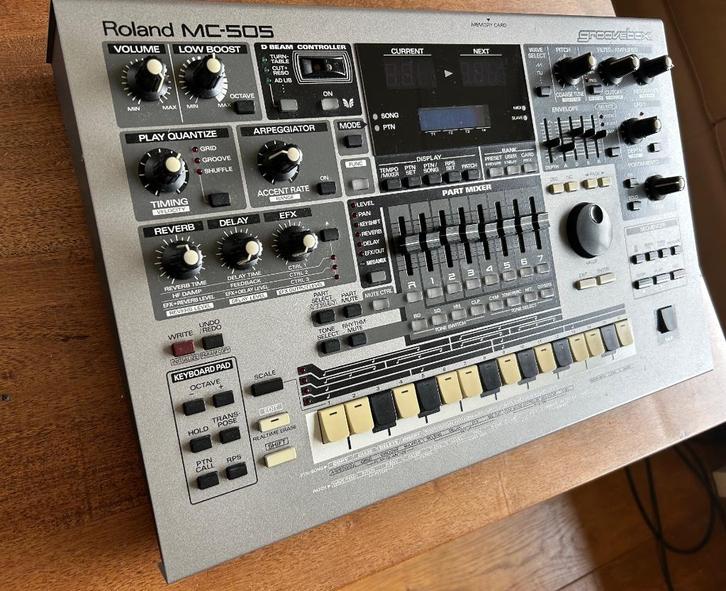 Roland MC 505 Groovebox, Muziek en Instrumenten, Drumcomputers, Gebruikt, Roland, Ophalen