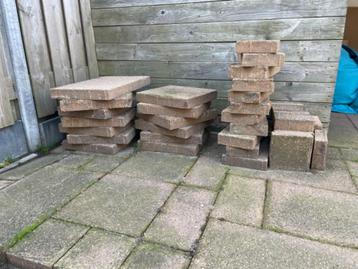 Ca. 45M2 tegels voor carport, terras of fundament tuinhuisje beschikbaar voor biedingen