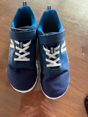 Decathlon gymschoenen maat 39 als nieuw met klittenband beschikbaar voor biedingen