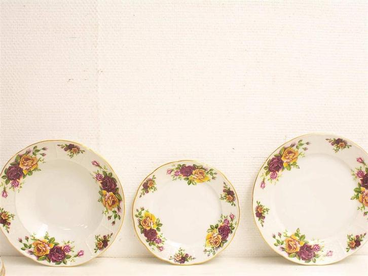 36 borden 24363, Huis en Inrichting, Keuken | Servies, Gebruikt, Bord(en), Overige stijlen, Porselein, Ophalen of Verzenden