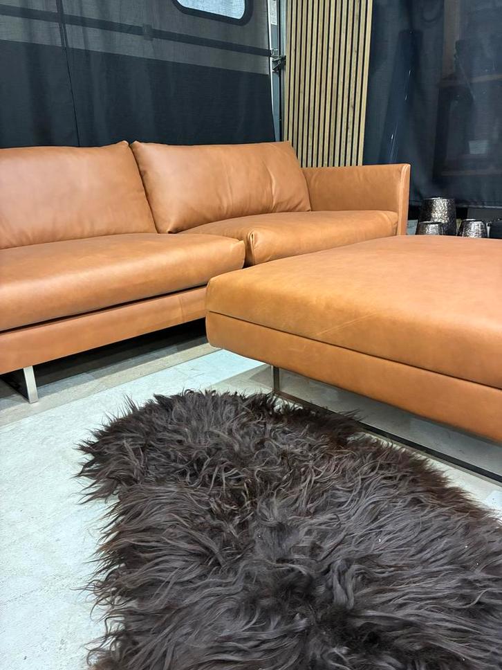 Montis Axel 3,5-zits bank met hocker - Rancho leer, Huis en Inrichting, Banken | Bankstellen, Zo goed als nieuw, Rechte bank, Vierpersoons of meer