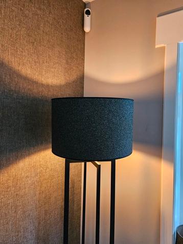 2 lampenkappen van hoge kwaliteit. 45x28 en 20x20 beschikbaar voor biedingen