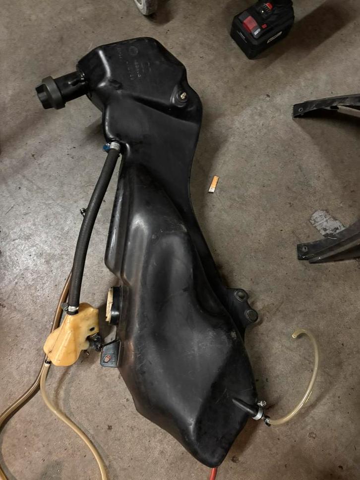 Gilera runner tank met nieuwe kraantjes groot model, Fietsen en Brommers, Brommeronderdelen | Algemeen, Zo goed als nieuw, Tank
