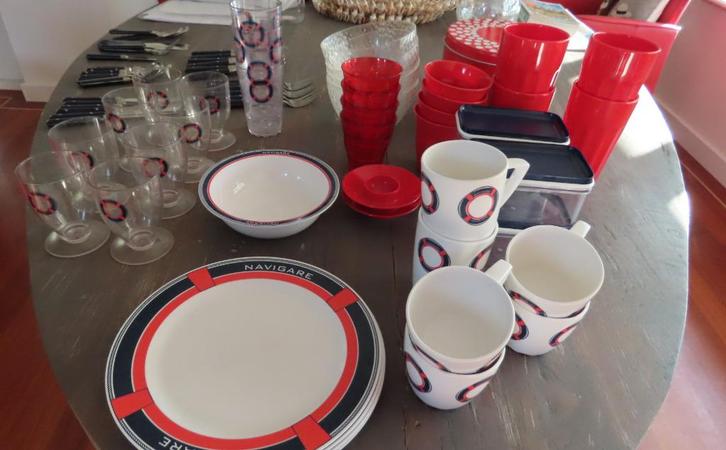 CAMPINGSERVIES, Caravans en Kamperen, Kampeeraccessoires, Zo goed als nieuw, Ophalen