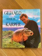 Gejaagd door de Karper - Boek (hardcover), Watersport en Boten, Hengelsport | Karpervissen, Ophalen of Verzenden