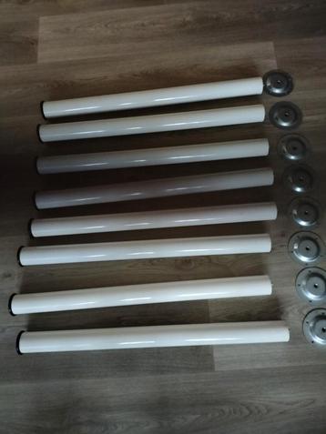 8 Bureau of tafelpoten (Ikea) beschikbaar voor biedingen