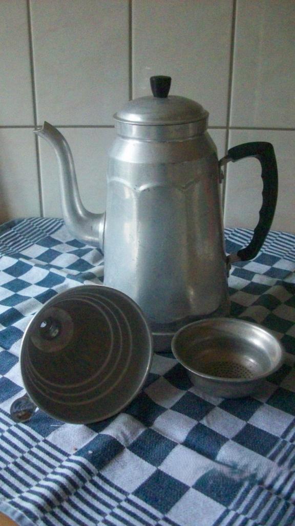 Aluminium pruttelpot / percolator, Antiek en Kunst, Antiek | Keukenbenodigdheden, Ophalen of Verzenden