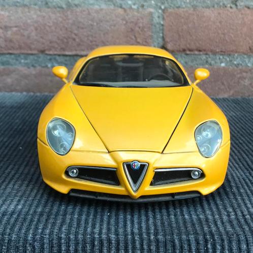 1:18 ALFA ROMEO 8C COMPETIZIONE GIALLO METALLICA …… 25,-, Hobby en Vrije tijd, Modelauto's | 1:18, Gebruikt, Auto, Bburago, Ophalen of Verzenden