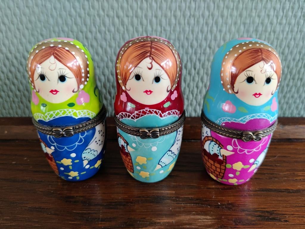 Matroeska potjes, Verzamelen, Ophalen