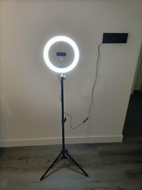 Te Huur: Selfiering (ring lamp) met afstandsbediening, Hobby en Vrije tijd, Feestartikelen | Verhuur, Zo goed als nieuw, Ophalen
