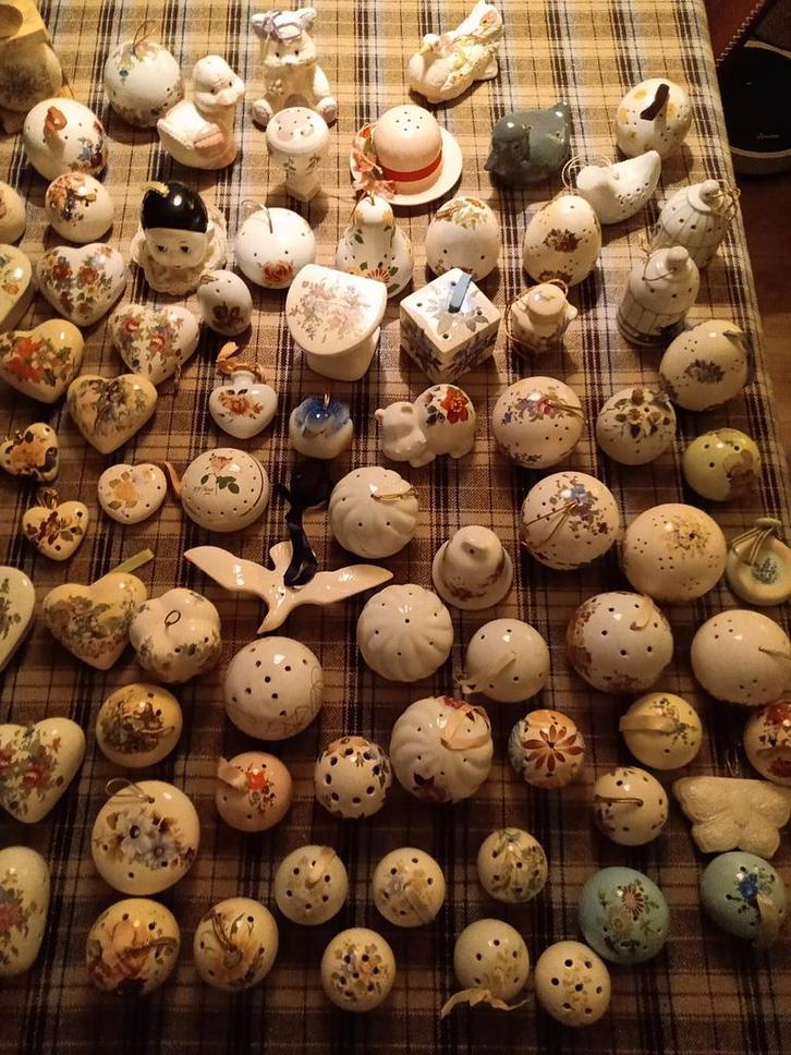 Grote verzameling geurbollen (120 stuks), Antiek en Kunst, Antiek | Keramiek en Aardewerk, Ophalen