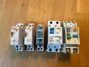 Verschillende Contactors, Relais en Installatieautomaaten beschikbaar voor biedingen