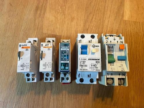 Verschillende Contactors, Relais en Installatieautomaaten, Hobby en Vrije tijd, Elektronica-componenten, Gebruikt, Ophalen of Verzenden