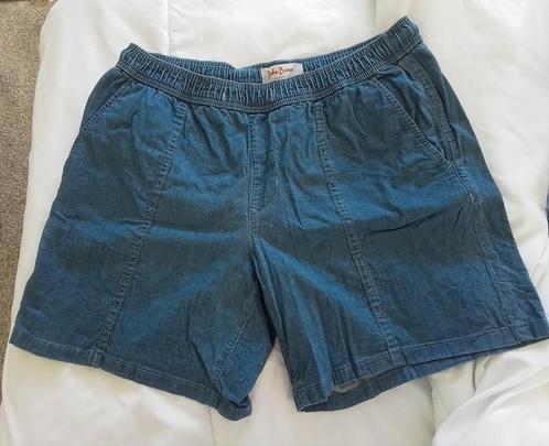 Dames korte spijkerstof broek, Kleding | Dames, Broeken en Pantalons, Zo goed als nieuw, Maat 42/44 (L), Blauw, Kort, Ophalen of Verzenden