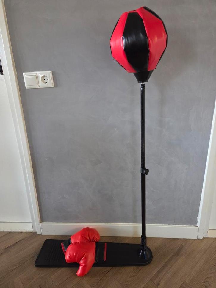 Kinder Boksbal met Handschoenen, Sport en Fitness, Vechtsporten en Zelfverdediging, Gebruikt, Overige, Vechtsportbescherming, Maat XS of kleiner