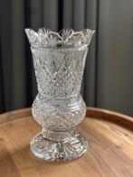 Geslepen kristallen vaas op voet, 25cm hoog, 14 cm breed, Ophalen of Verzenden