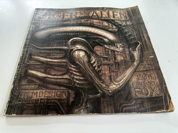 Boek; Giger’s Alien - H.R. Giger, Boeken, Kunst en Cultuur | Beeldend, Gelezen, Schilder- en Tekenkunst, Ophalen of Verzenden
