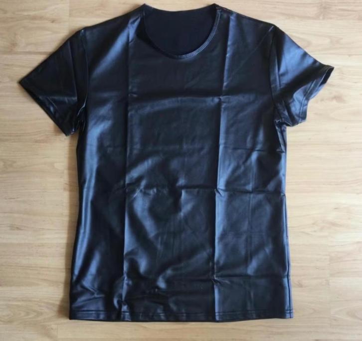 Zwart, lederlook T shirt, maat M, nieuw gay / hetero, Kleding | Heren, T-shirts, Nieuw, Maat 48/50 (M), Zwart, Ophalen of Verzenden