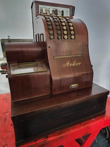 Antieke kassa  beschikbaar voor biedingen