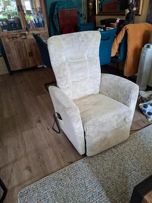 Relaxstoel gebroken wit met automatische bediening, Huis en Inrichting, Fauteuils, Zo goed als nieuw, Stof, 50 tot 75 cm, Minder dan 75 cm