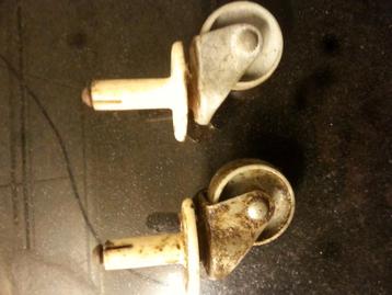 2 vintage industriële zwenkwielen met stift.  beschikbaar voor biedingen