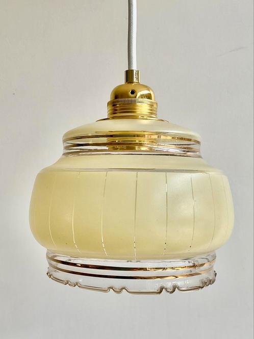 Vintage hanglampje in zacht geel met goud 2 stuks, Huis en Inrichting, Lampen | Hanglampen, Gebruikt, Minder dan 50 cm, Glas, Ophalen of Verzenden
